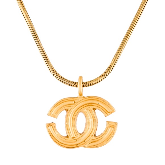 Gold-tone Chanel CC pendant necklace - Picture 9 of 12